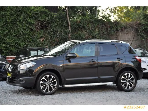 Nissan Qashqai 1.6 Black Edition Image 1